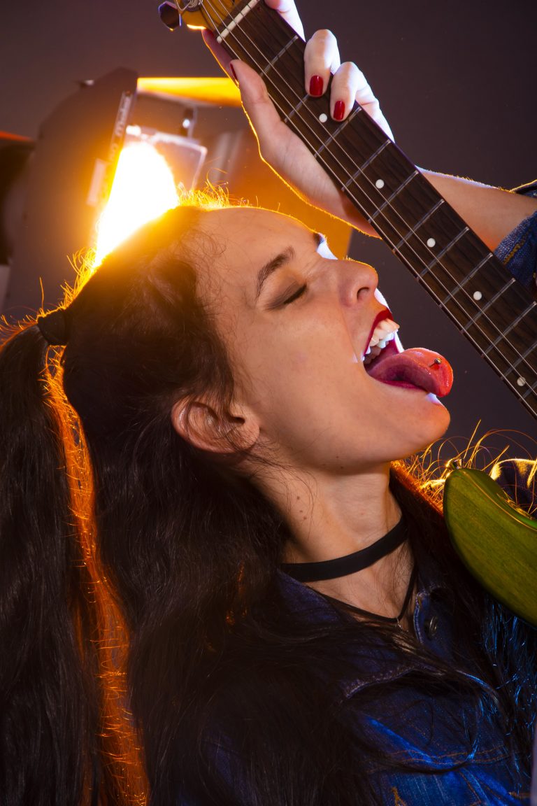 GRUNGE 90
Créditos: Beatriz Feitosa, Nahelem Bernardo, Priscila Arruda, Rafaela Vieira e Willian Castro