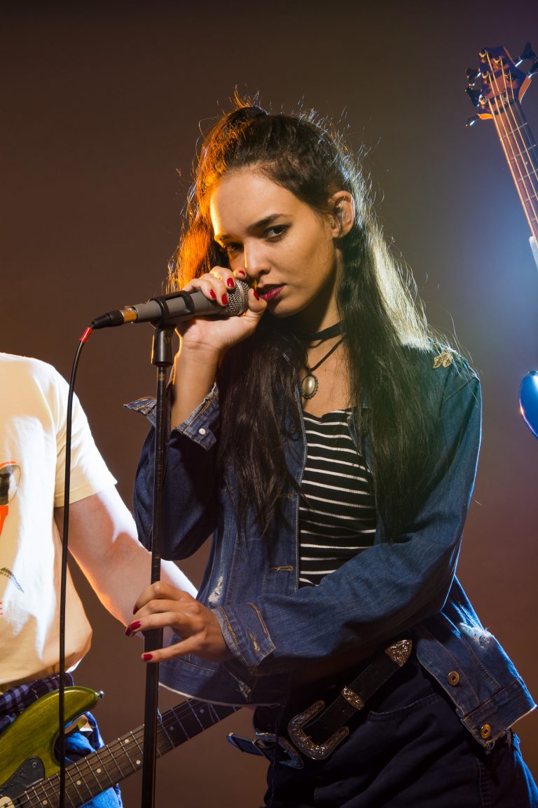 GRUNGE 90
Créditos: Beatriz Feitosa, Nahelem Bernardo, Priscila Arruda, Rafaela Vieira e Willian Castro