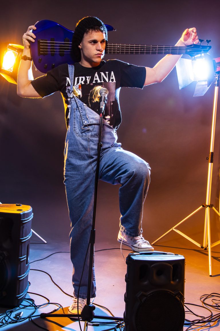 GRUNGE 90
Créditos: Beatriz Feitosa, Nahelem Bernardo, Priscila Arruda, Rafaela Vieira e Willian Castro