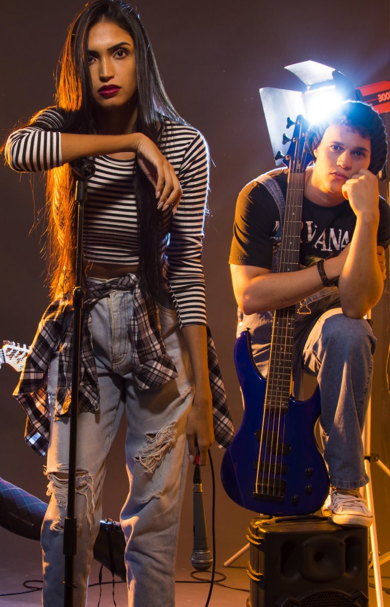 GRUNGE 90
Créditos: Beatriz Feitosa, Nahelem Bernardo, Priscila Arruda, Rafaela Vieira e Willian Castro