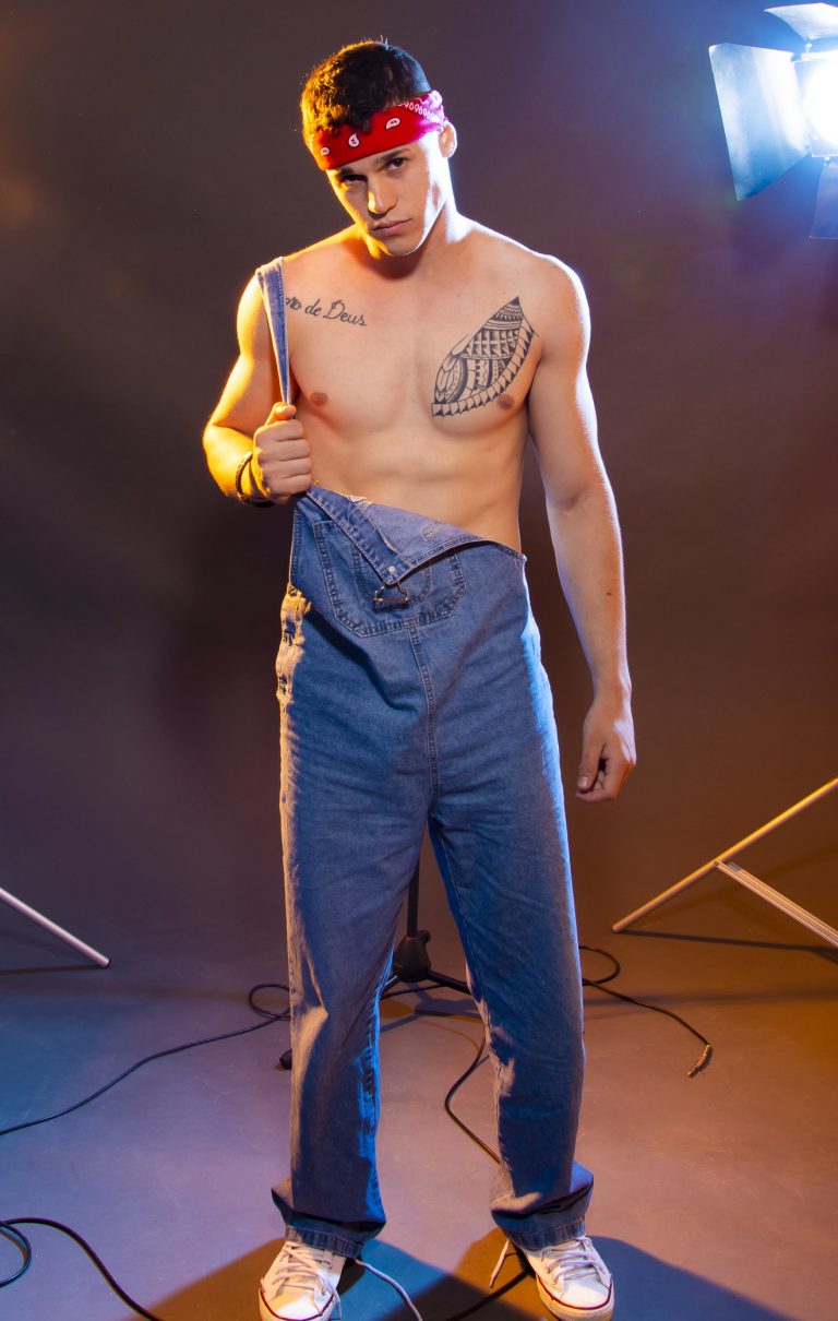 GRUNGE 90
Créditos: Beatriz Feitosa, Nahelem Bernardo, Priscila Arruda, Rafaela Vieira e Willian Castro