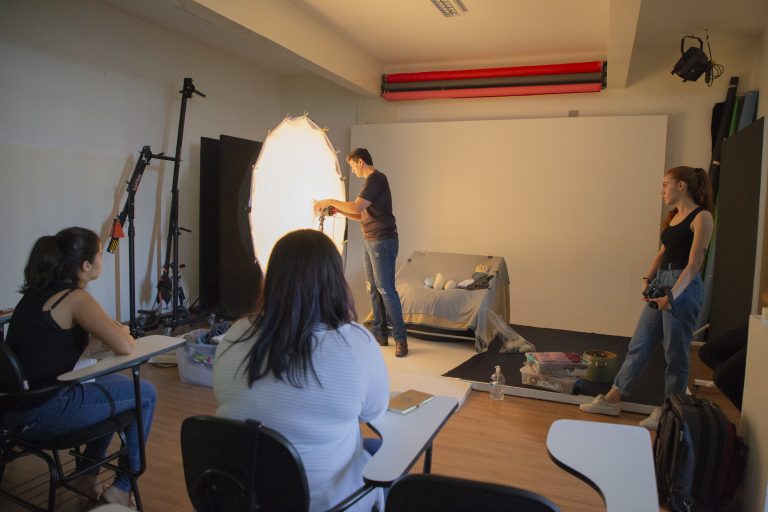 Oficina "Introdução à fotografia newborn e às técnicas de wrap". Palestrante: Francisco Meneguci Zaidel (Chico Zaidel Fotografia)
Foto: Marlene Reverte