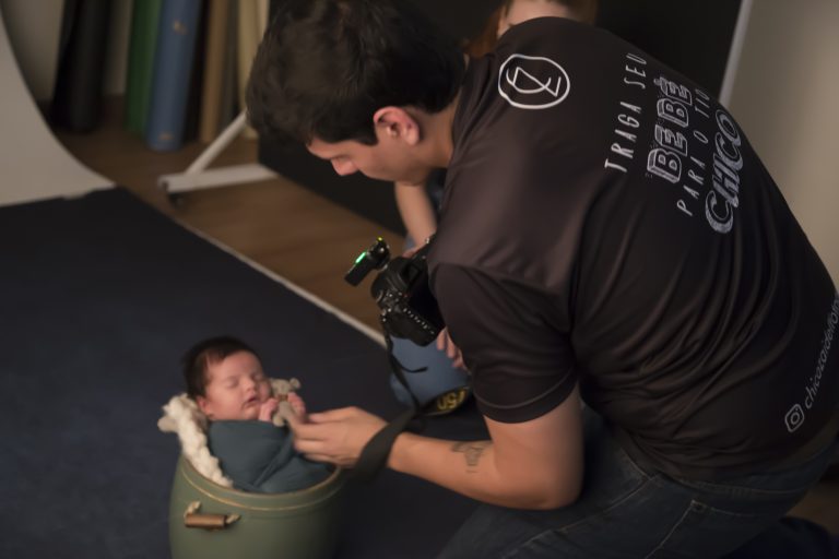 Oficina "Introdução à fotografia newborn e às técnicas de wrap". Palestrante: Francisco Meneguci Zaidel (Chico Zaidel Fotografia)
Foto: Marlene Reverte