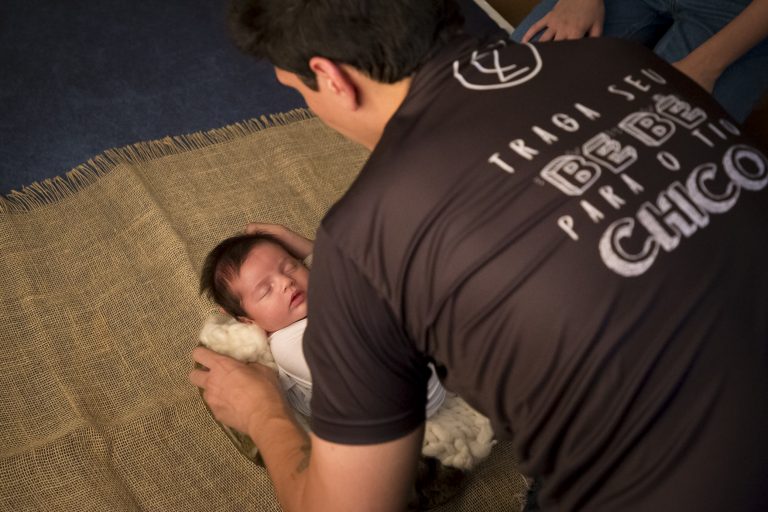 Oficina "Introdução à fotografia newborn e às técnicas de wrap". Palestrante: Francisco Meneguci Zaidel (Chico Zaidel Fotografia)
Foto: Marlene Reverte