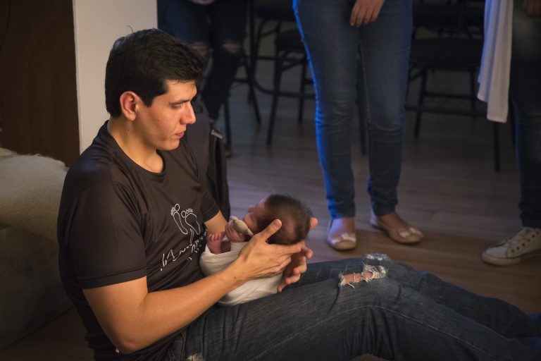 Oficina "Introdução à fotografia newborn e às técnicas de wrap". Palestrante: Francisco Meneguci Zaidel (Chico Zaidel Fotografia)
Foto: Marlene Reverte