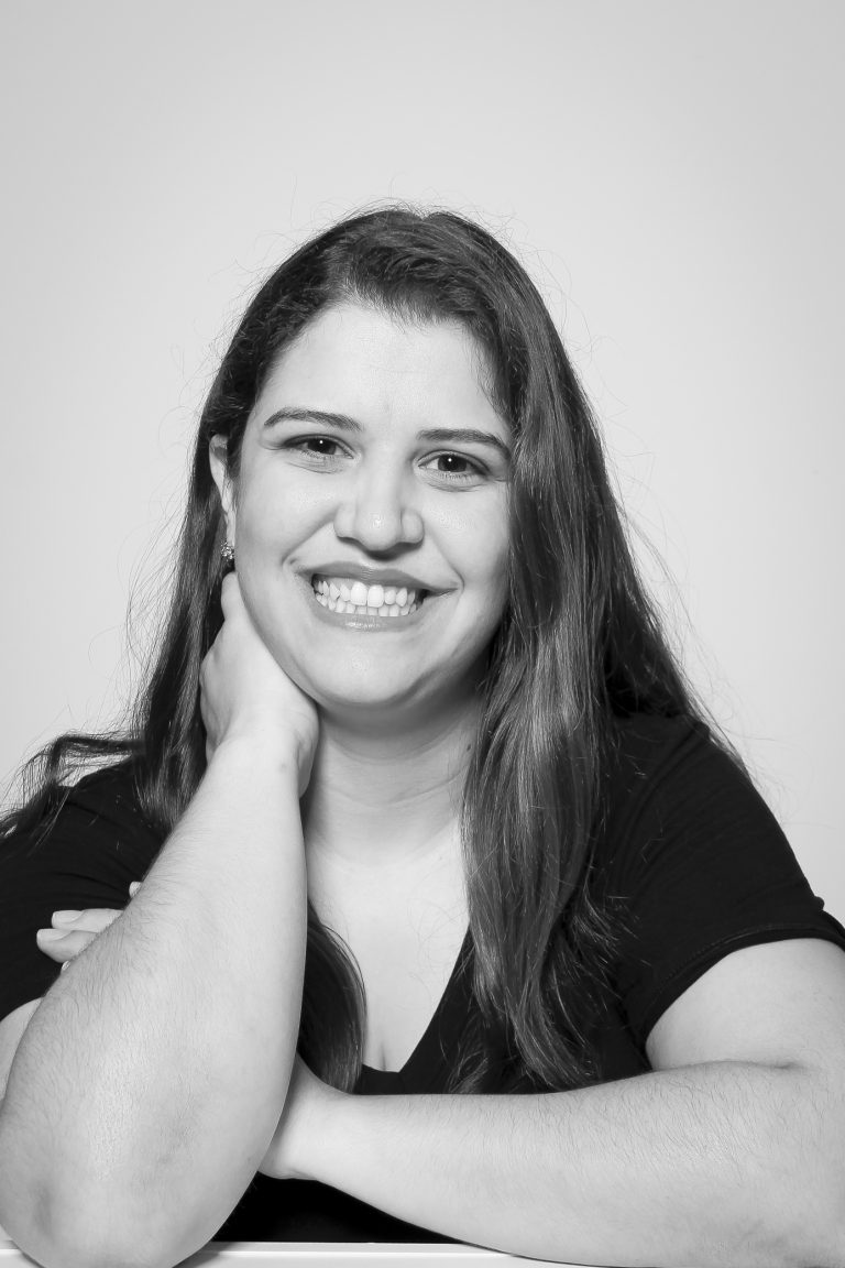 Doutora Fabiana Aline Alves, professora nos Cursos de Jornalismo, Publicidade e Propaganda e Tec. em Fotografia.
Crédito: Felipe Piquione.